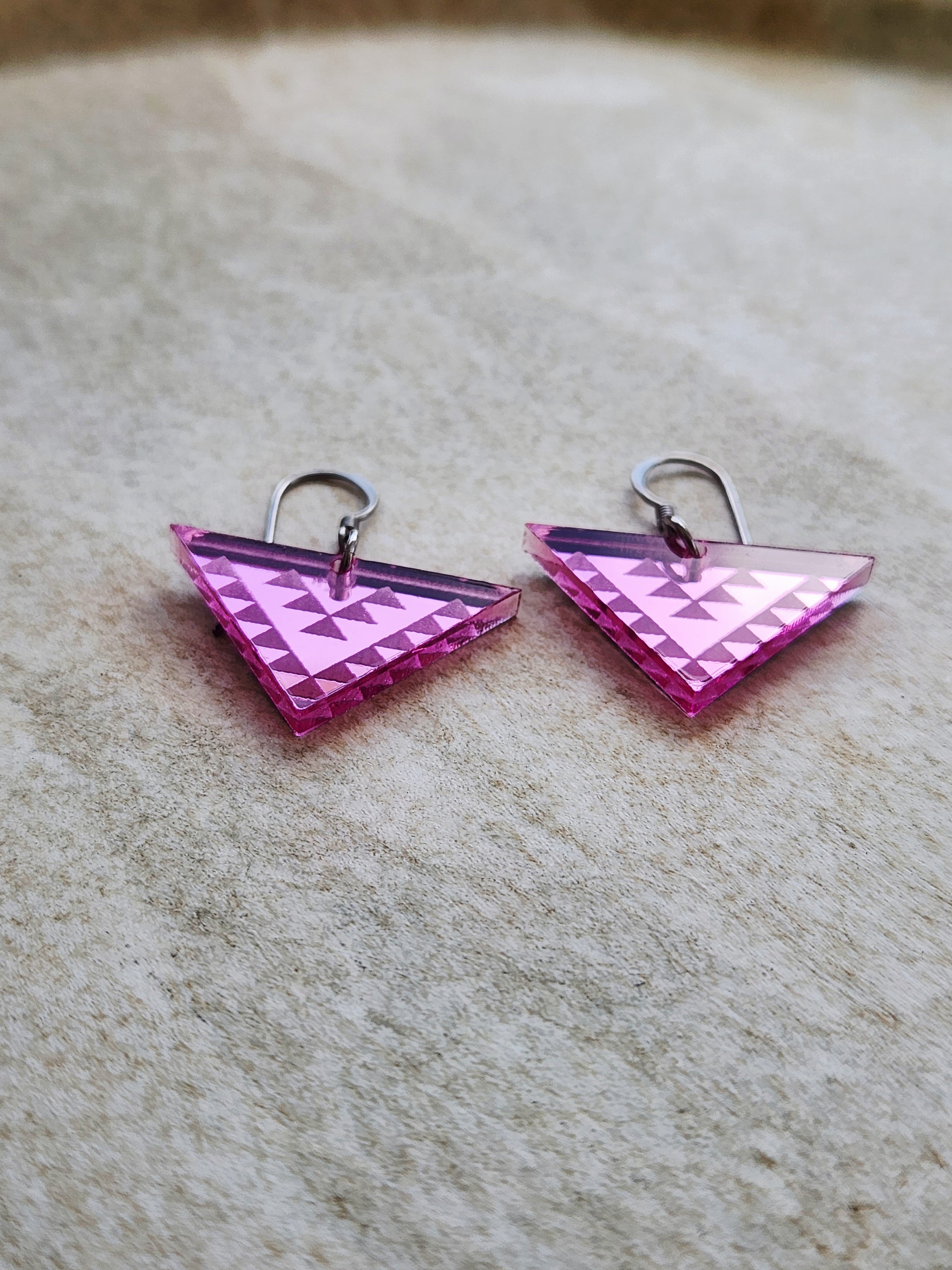 Med Triangle Mirror - Pink